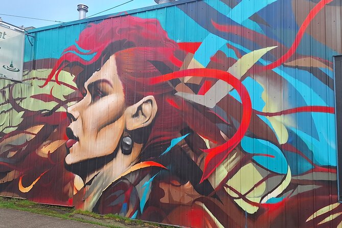 Henry Art Tours-Come See the Fun Side of Seattle Art/Pubs/History - Queen Anne: views, Space Needle, and big Henry murals