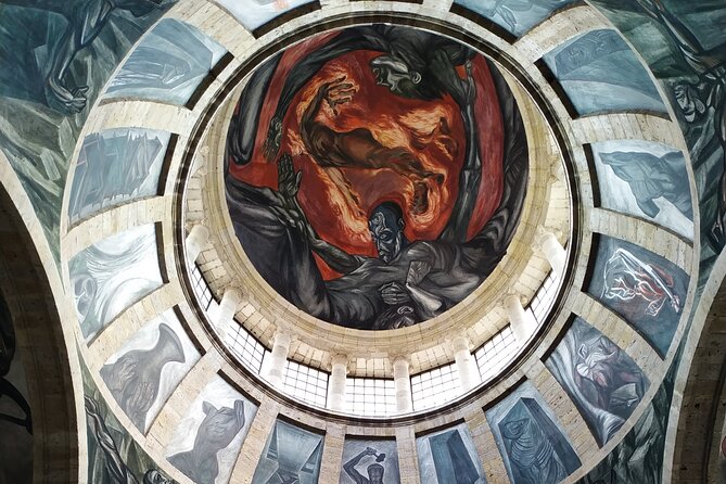 History and Murals: Walking Tour Guadalajara - Municipal Palace and Palacio de Gobierno: when access depends on the day