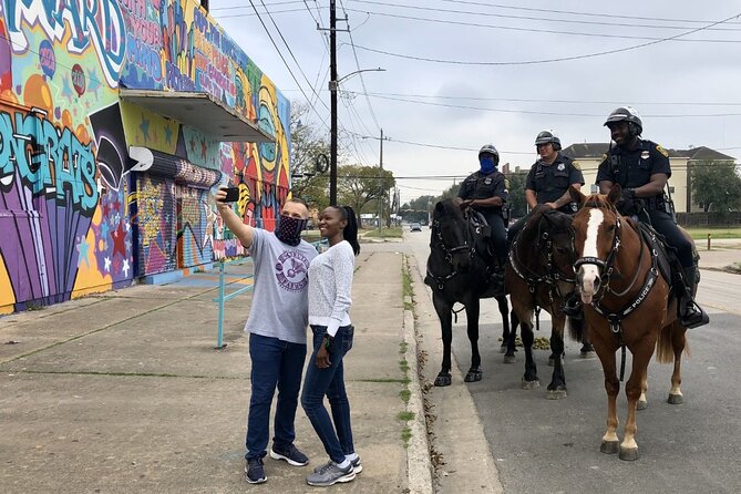 Houston's Official City & Mural Tour! - Live guides on weekends, audio on weekdays: how to make it work