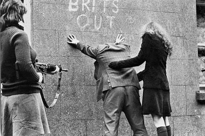IRA Troubles Conflict Private Tour Museum Graves Murals and Political Analysis - Peace Walls and Peace Gates: writing your message inside the separation