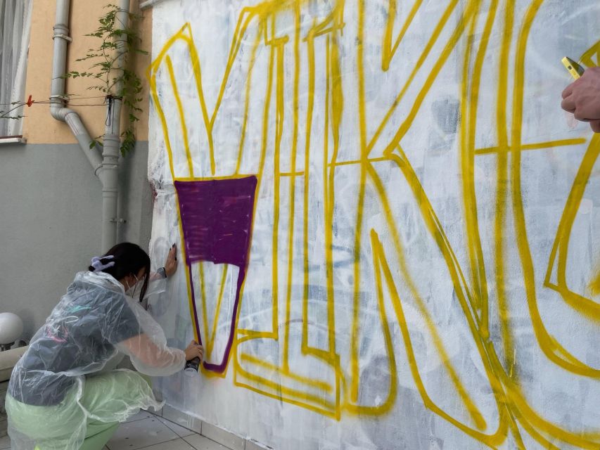 Istanbul: Do Street Art with Local Artists at Home Garden - The Mural on a Private Wall: Why the Memory Stays