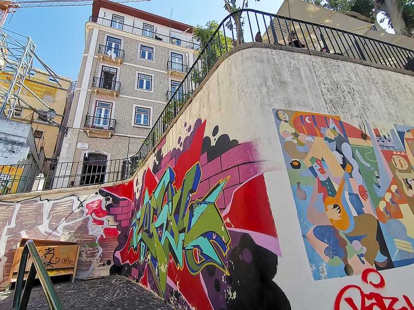 Lisbon: 2-Hour Street Art Photo Tour - Why Lisbon Street Art Photographs So Well on Foot