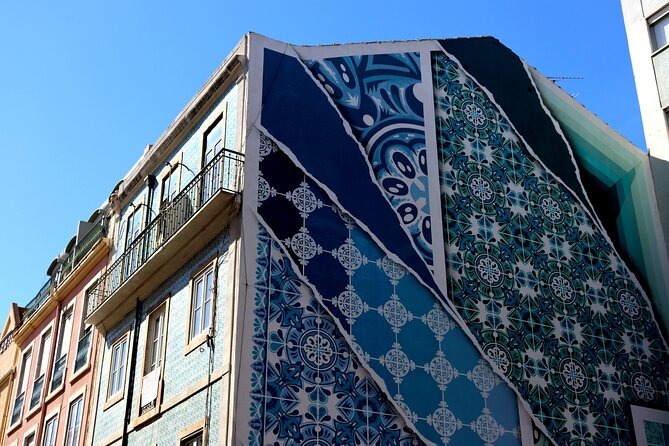 Lisbon Street Art and Lookout Point Tour - Stop 4: Miradouro das Portas do Sol and Alfama’s maze-street angles
