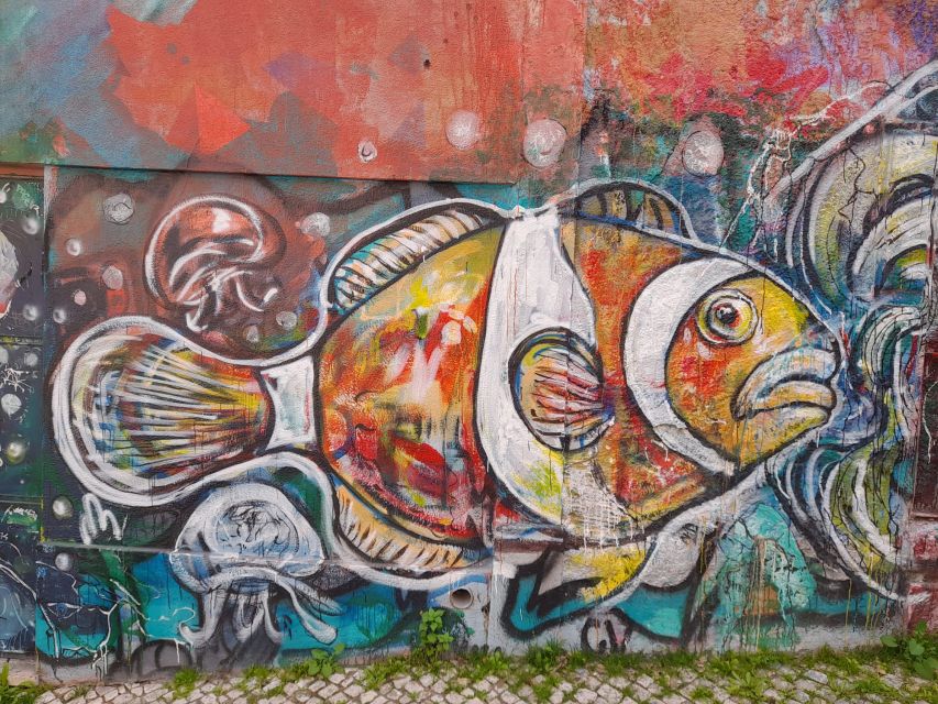 Lisbon Street Art Lovers Walk - #whatsuplisboa card: small, smart, and actually useful