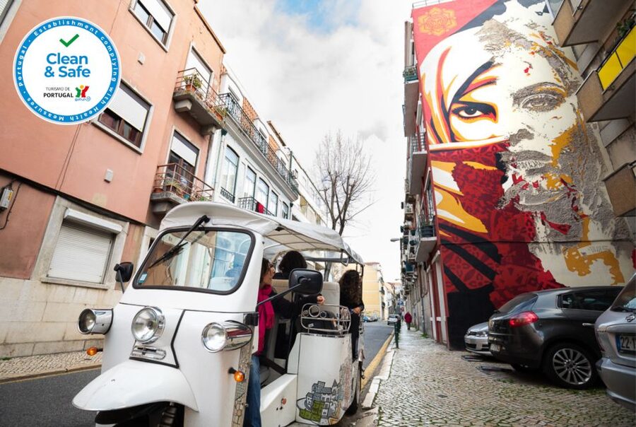 Lisbon: Street Art TukTuk Tour - Baixa de Lisboa: the easy start and the tour rhythm