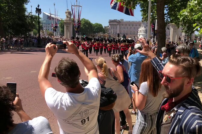 London Bike Tour: Landmarks, Secret Gems, Pub Stop & Street Art - The Westminster Segment: Backstreets, Public School Courtyards, and Abbey Views