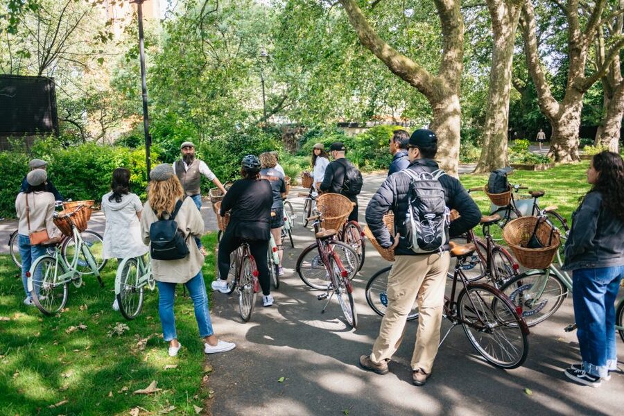 London: Landmarks & Secrets Bike Tour with Pub & Street Art - Key things you’ll love