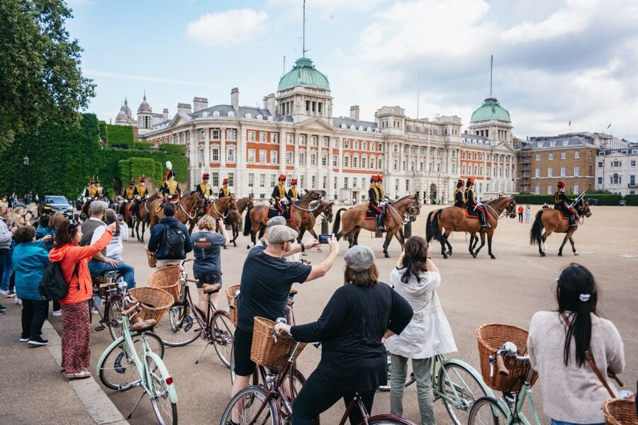 London: Landmarks & Secrets Bike Tour with Pub & Street Art - Hitting Lambeth to Westminster: how the route avoids most traffic stress