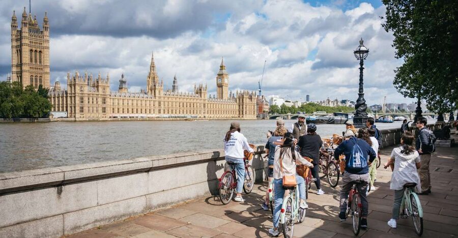London: Landmarks & Secrets Bike Tour with Pub & Street Art - Trafalgar Square to Covent Garden: why the tour slows down for real London flavor
