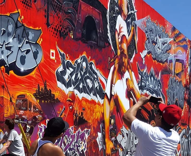 Los Angeles: Arts District Street Art, Graffiti Walking Tour - Comfort, timing, and camera tips for a smooth walk
