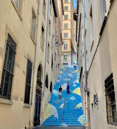 Lyon: Street Art & Street Food Tour - Starting at the fresque des canuts: your orientation point
