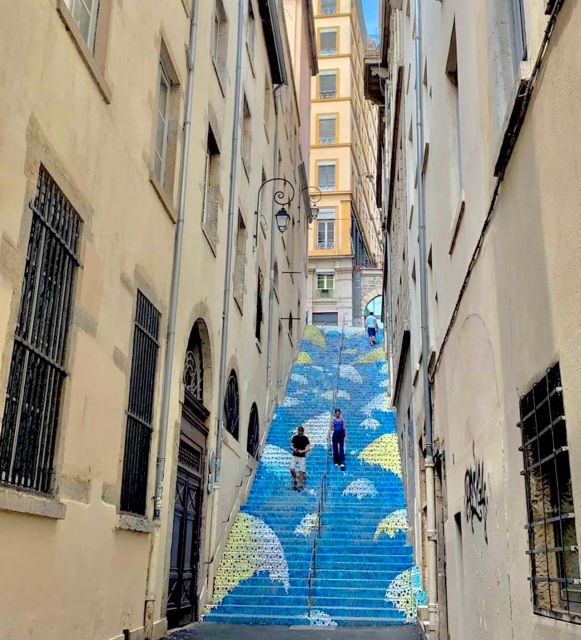 Lyon: Street Art & Street Food Tour - Starting at the fresque des canuts: your orientation point