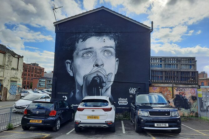 Manchester Street Art: Quest Experience - Walking Route: 12 Street-Art Stops from Queen Victoria to Frank Sidebottom