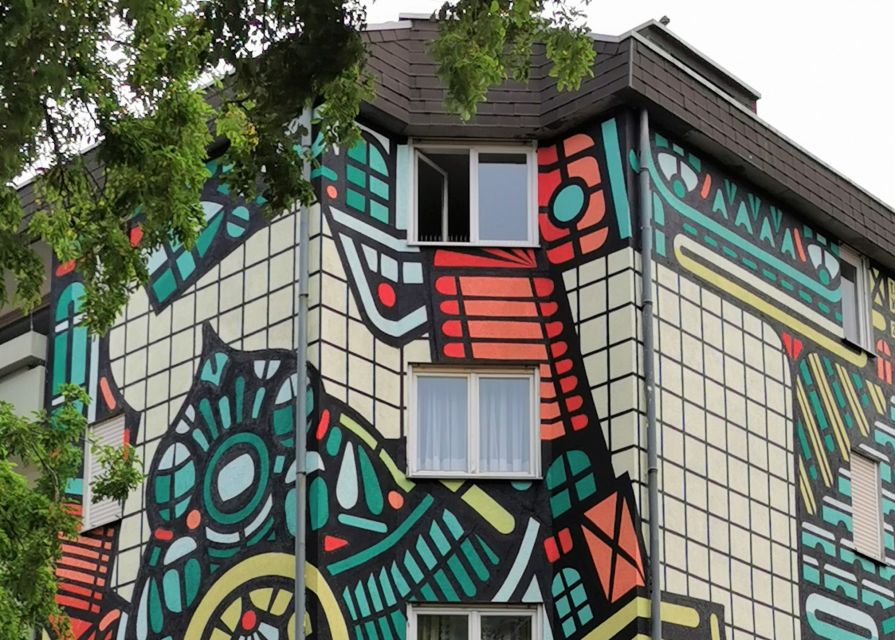 Mannheim: Guided Street Art Walking Tour - Rain or shine: dress for real street time