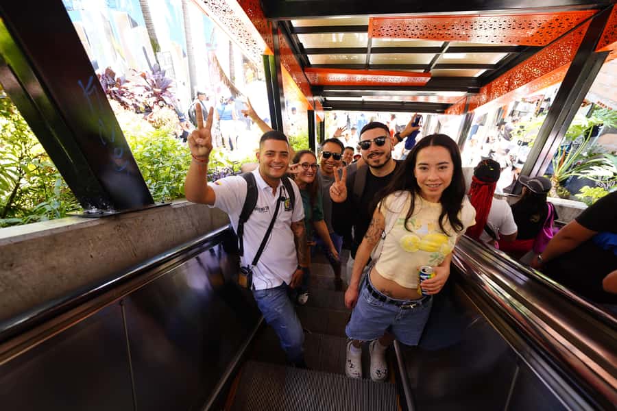 Medellín: Comuna 13 and Graffiti Guided Tour with a Local - The street dance show: culture you can’t fake
