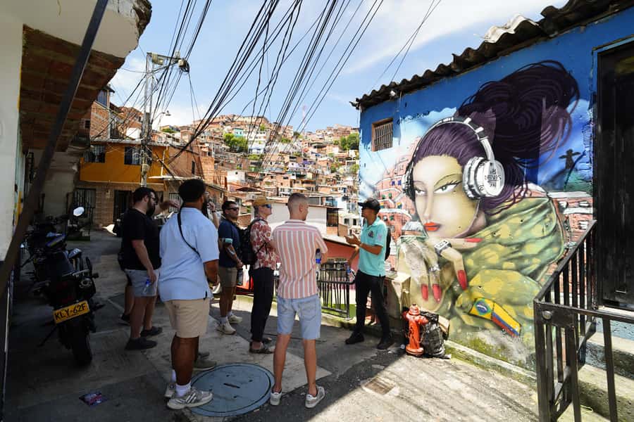Medellín: Comuna 13 and Graffiti Guided Tour with a Local - Price and what you’re really paying for at $16