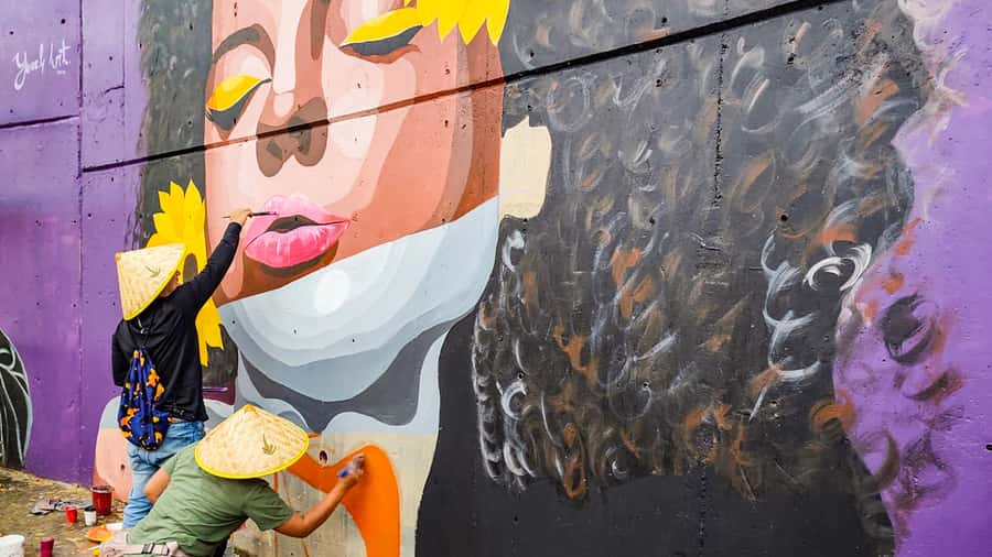 Medellin: Comuna 13 Graffiti Tour, Cable Car & Street Food - Comuna 13 on Foot: Graffiti That Tells You Why the Walls Changed