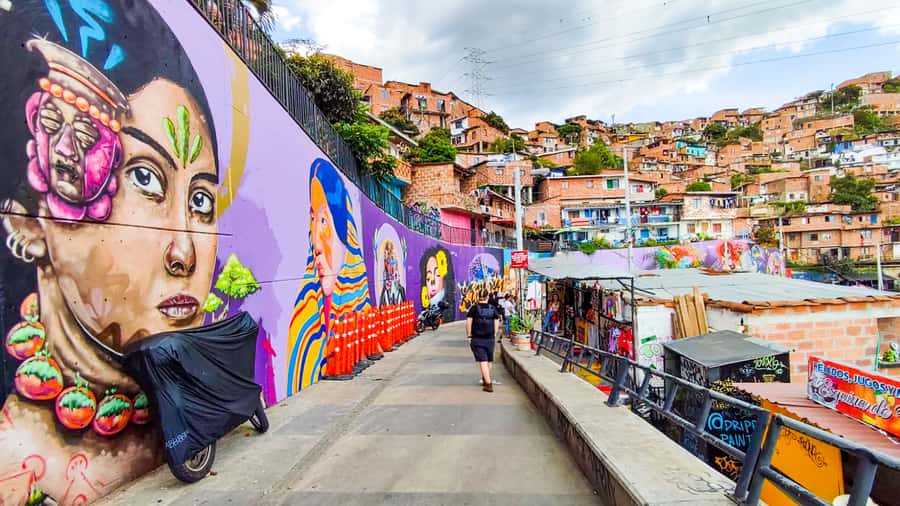 Medellin: Comuna 13 Graffiti Tour, Cable Car & Street Food - The Viewpoint Bar: Beer, Soda, or Water With Skyline Views