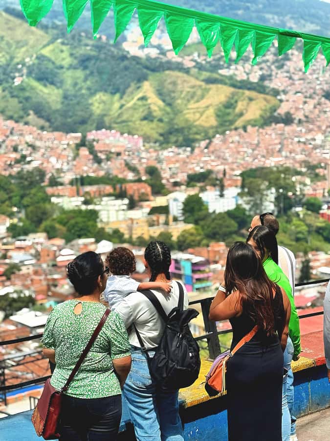 Medellín Comuna 13 local guides snacks and your own graffiti - What to bring, and who this tour suits best