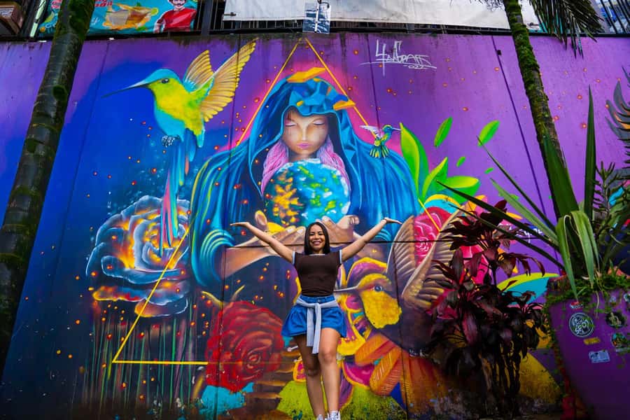 Medellín: Comuna 13 Tour with Snacks And Your Own Graffiti - First Stop: Arriving at GRADEN COFFE in Comuna 13