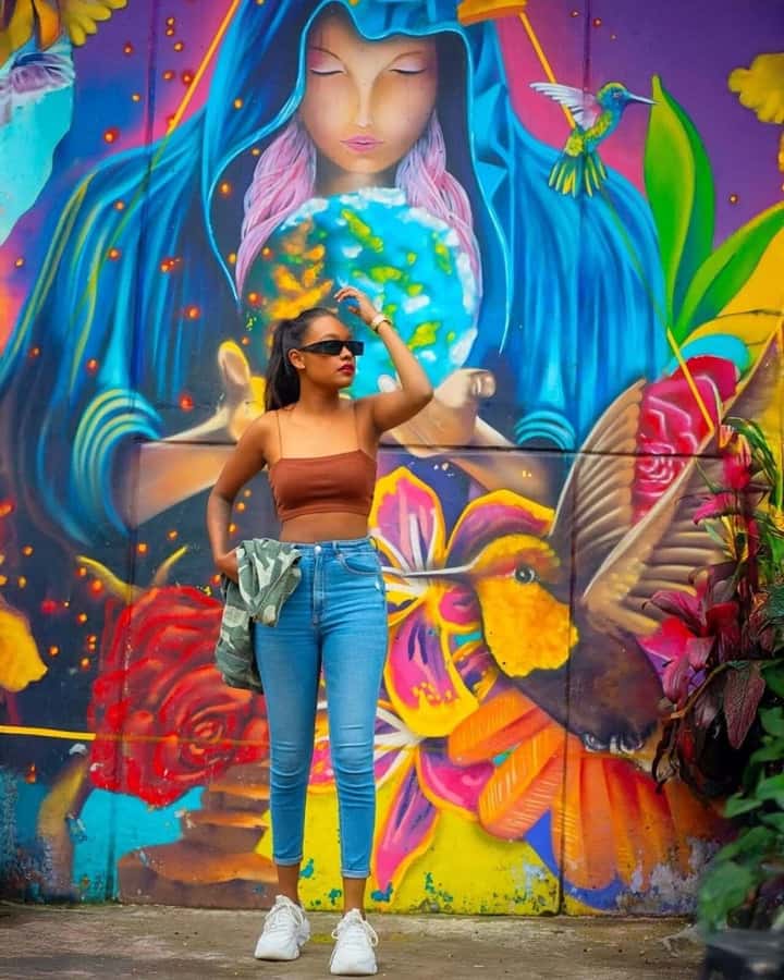 Medellín: Comuna 13 Tour with Snacks And Your Own Graffiti - Dance Show Moment: When the Street Performance Becomes Part of the Lesson