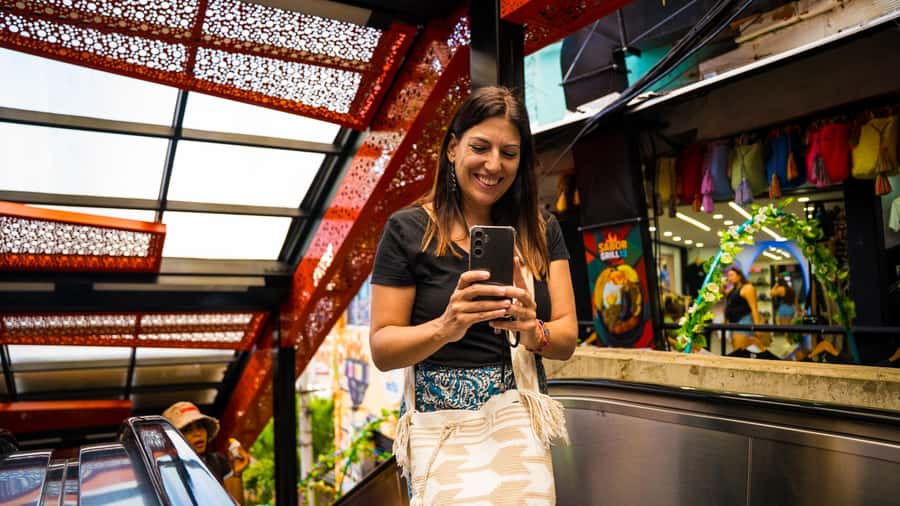 Medellín: Comuna 13 Tour with Snacks And Your Own Graffiti - The Escalators: The Mechanical Symbol of Change
