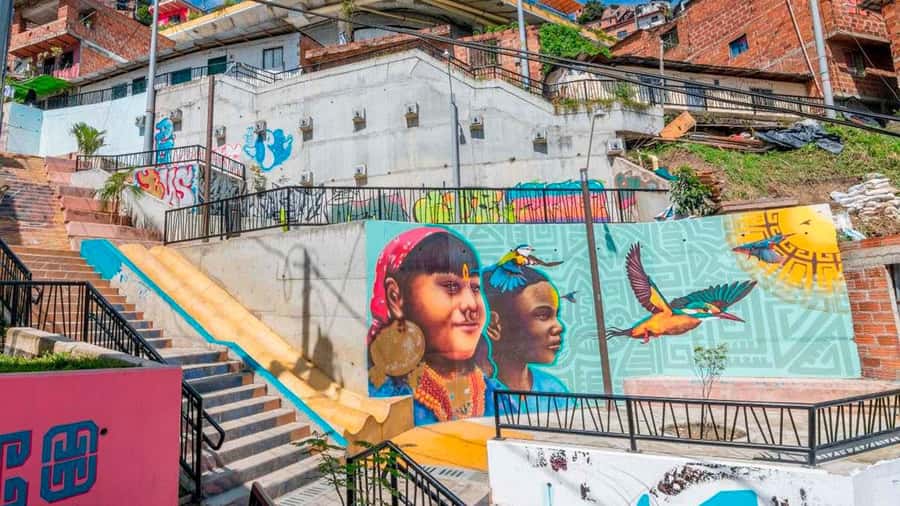 Medellin: Graffiti Tour Comuna 13 - Comuna 13 Graffiti Tour: How the 3 Hours Really Feel