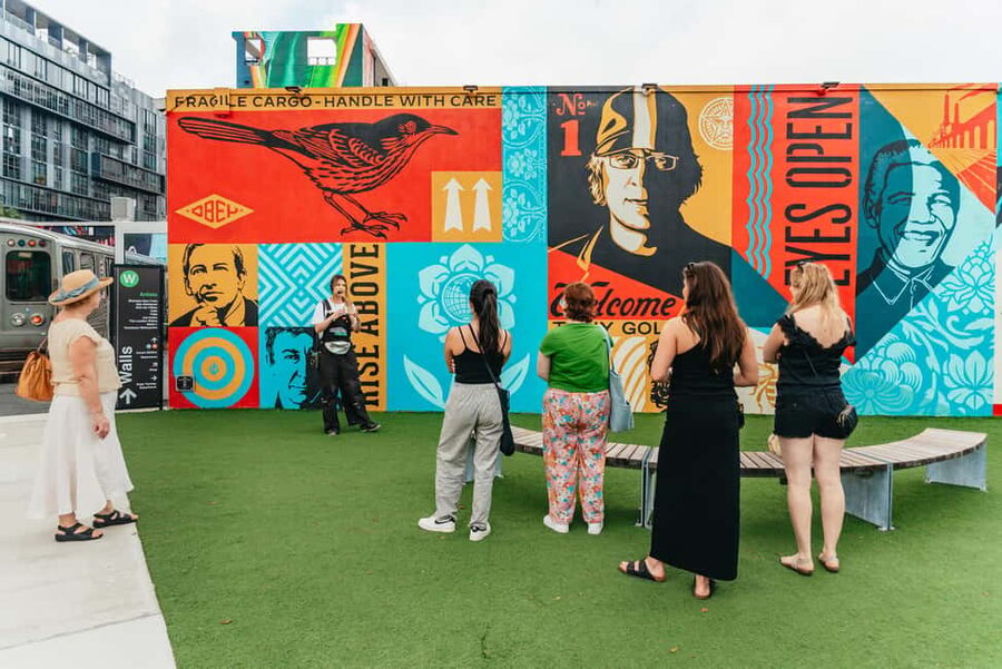 Miami: Wynwood Walls, Galleries, and Murals Guided Tour - Peter Tunney Experience: a gallery moment after the outdoor wall walk