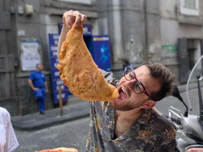 Naples: Street Art, Wine and Food Tasting Walking Tour - Palazzo delle Spagnuolo: Baroque grandeur, street-level access