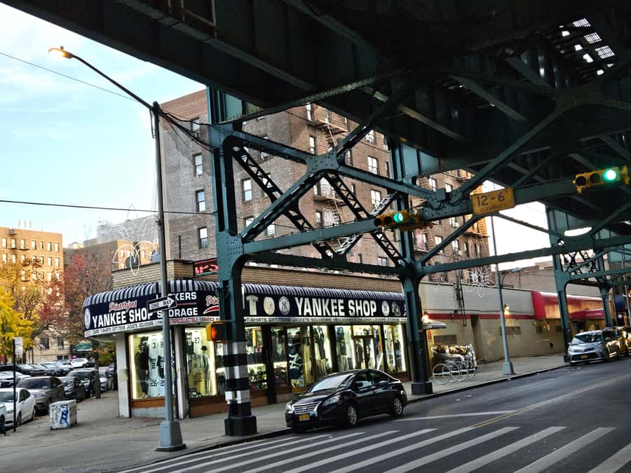 New York: Hip-Hop, Murals, Sports, and Dangerous Neighborhoods Tour - Bronx and Harlem: Tyson, hip-hop streets, and real names