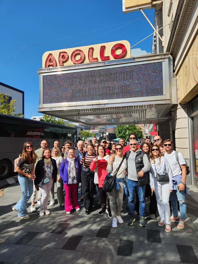 New York: Hip-Hop, Murals, Sports, and Dangerous Neighborhoods Tour - Language days and guide style: why it matters