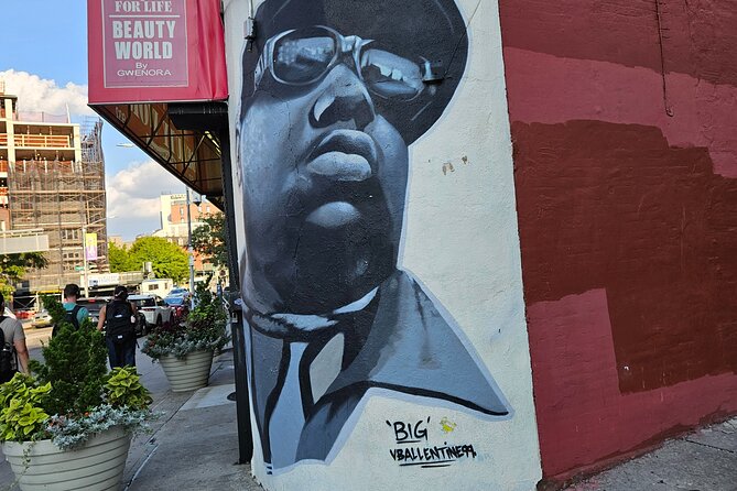 New York: Hip-Hop, Murals, Sports & Dangerous Neighborhoods Tour - What the guide does that changes the whole day