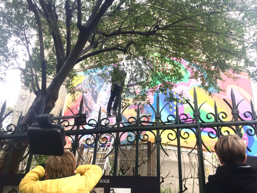 Paris: Montmartre Street Art Tour with an Artist - Outdoor learning in real weather