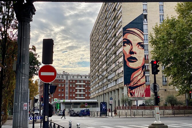 Paris Street Art, smartphone audioguided tour - Stop 1: Zabou’s Paper Planes fresco (the route’s lengthiest moment)