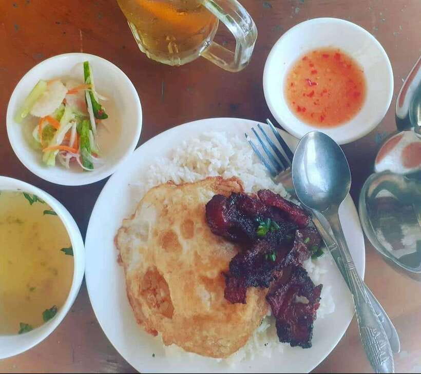 Phnom Penh | Food & Street Art Half Day Tour by Tuk Tuk - BKK1 (Phnom Penh): second breakfast, tea, and BBQ-style street food