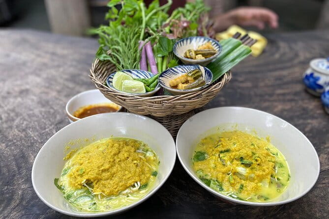 Phnom Penh: Highlights Tour Including National Museum - Hotel pickup, snacks, and what’s included before you ride
