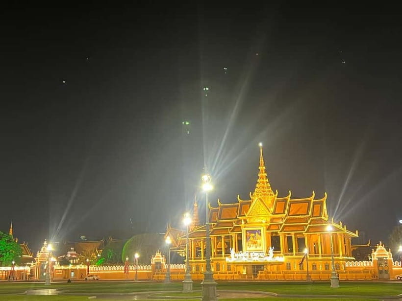 Phnom Penh: Street Art and Food Tour with Pickup and Beer - When street food gets experimental: the crunchy snacks section