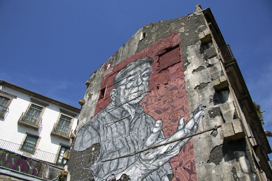 Porto: Half-Day Street Art Tour - The final 75-minute walk and why you finish near Luís I Bridge