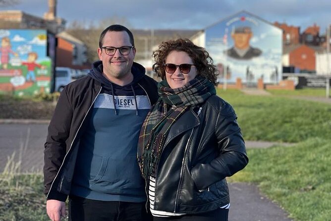 Private Belfast Mural & Giant's Causeway Tour from Belfast (2 in 1) - Bushmills Distillery: grain-to-glass craft and a tasting finish