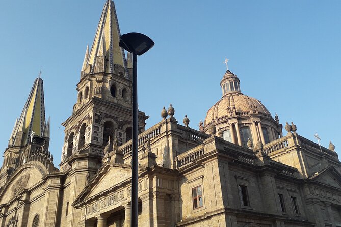 Private Walking Tour Guadalajara History and Murals with Guide - Chapultepec and Paseo de las Artes: Street Mural Art in a Former Wealth Zone