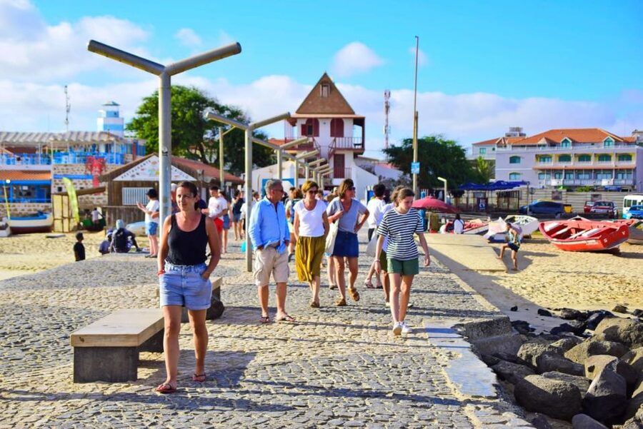 Sal island: Santa Maria city tour, street art and tapas - Street art in Santa Maria: more than decoration, it’s a cultural map