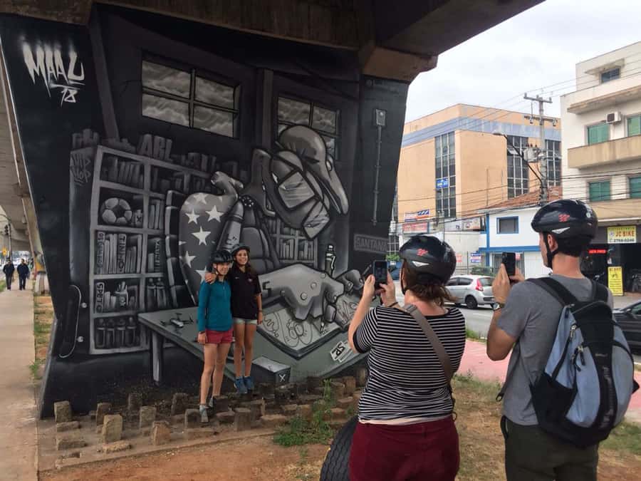 São Paulo: Street Art Bike Tour - Paulista Avenue, Casa das Rosas, and the Museum Contrast
