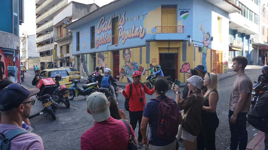 Shared Tour Cali's Salsa, Graffiti & Resistance Experience - Meeting Under Red Umbrellas and Getting Set for the Walk