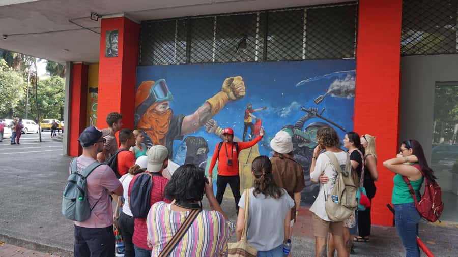 Shared Tour Cali's Salsa, Graffiti & Resistance Experience - World Cup Tunnel and 5th Avenue: Music in Concrete
