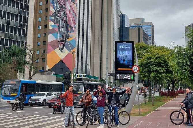 Street Art and Park Bike Tour - Rolling Through Bohemian Streets, Bars, and Niemeyer Modernism
