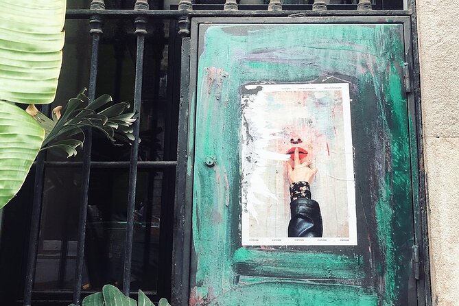 Street Art, Sculptures & Crime Stories Walking Tour – Barcelona - El Born / La Ribera: optical tricks and a building that watches