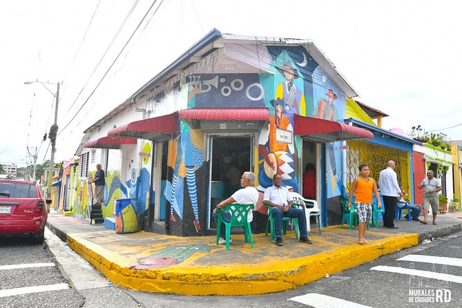 Street art walking tour in Santiago (art walk) - What’s included: empanada, dessert, natural juice, or mabi
