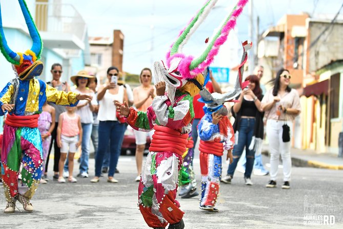 Street art walking tour in Santiago (art walk) - Price and value: $70 for art, guide time, and included food