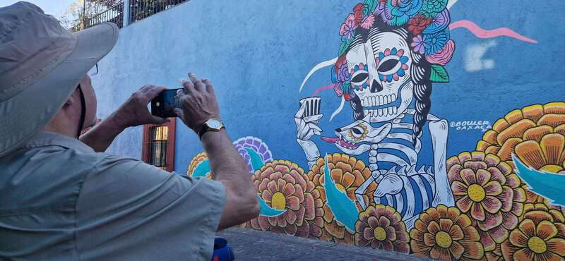 Street Art with an artist - Going beyond the historic center: Jalatlaco and Xochimilco-style surprises