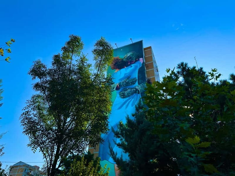 Tbilisi: 100+ Graffiti & Murals, Street Art Guided Tour - Mid-Route Characters and Artists You’ll Want to Remember